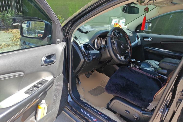 Used Dodge Journey 2013 2.4L Two-Wheel Drive Luxury Version Driver Seat