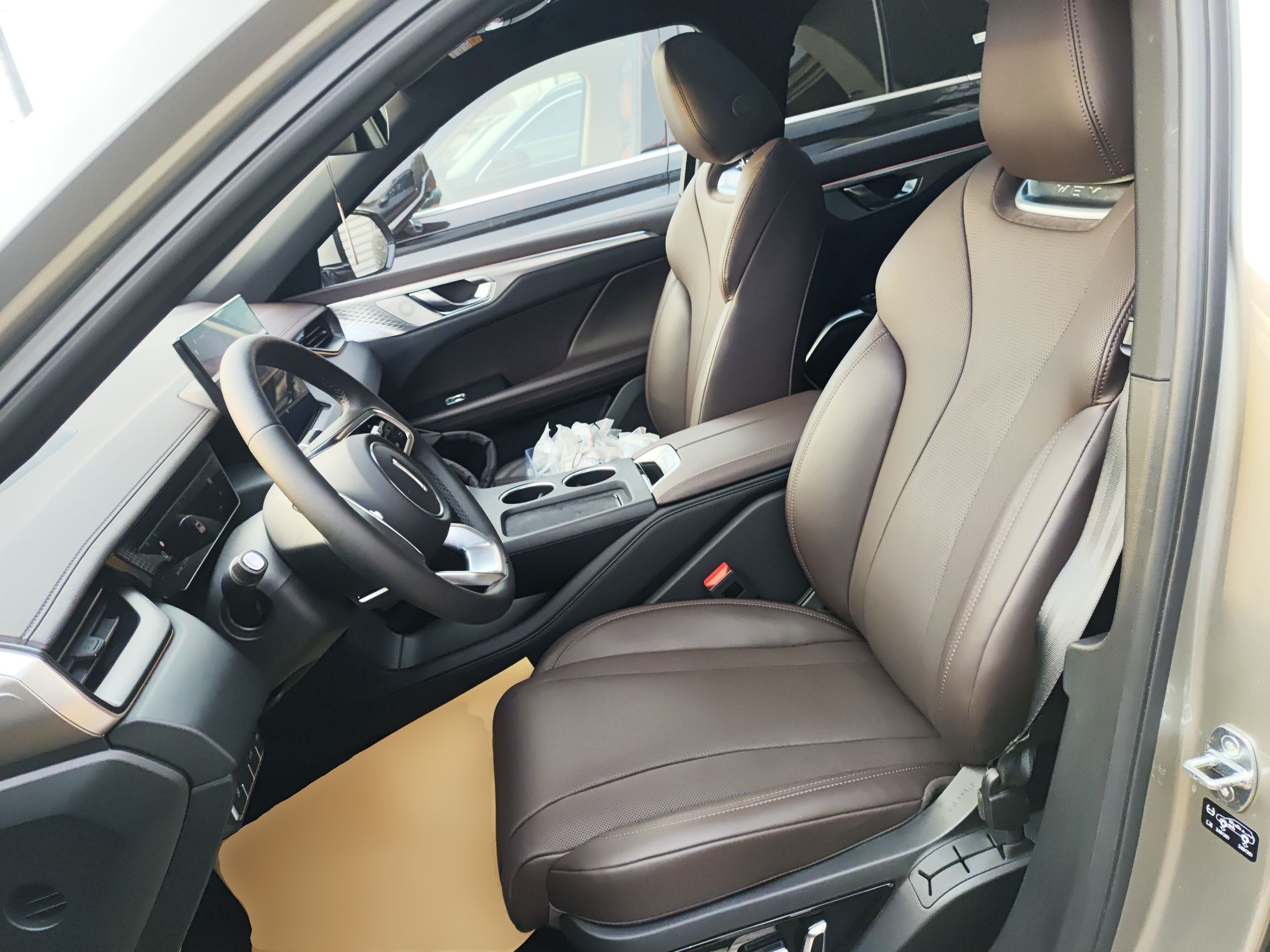 المقاعد الأمامية داخل السيارة