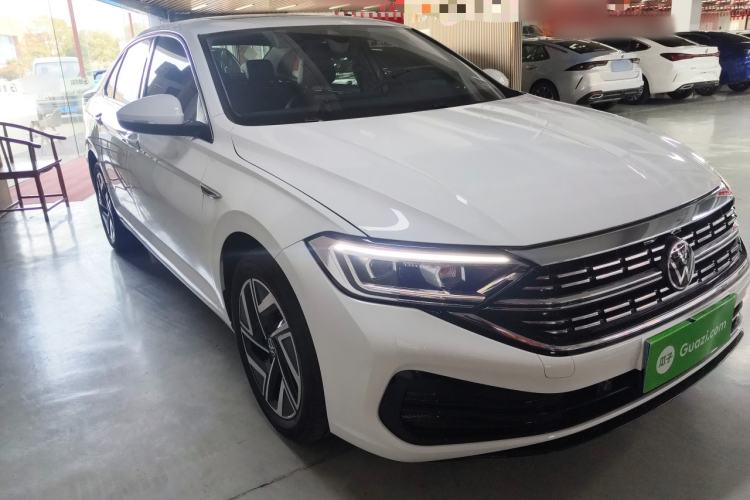 Used Volkswagen Sagitar 2025 300TSI DSG Excellence Edition Front Right 45 Deg