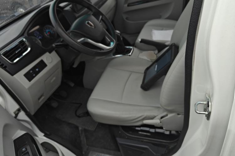 Used Jinbei New Hiace S 2021 1.5L Business-Class Central Air-Conditioned Coach China VI Standard SWC15M Left Front Seat