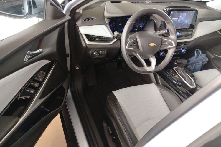 Used Chevrolet Menlo 2022 Starry Edition Driver Seat