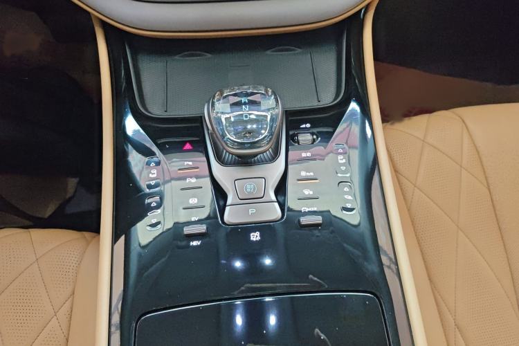 Used Denza D9 2022 DM-i 970 Four-Wheel Drive Flagship Model