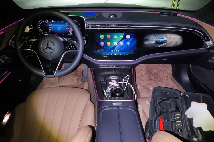 Used Mercedes-Benz E-Class 2025 E 300 L Luxury Model Center Console