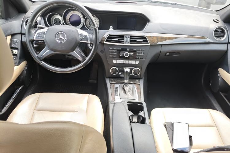 Used Mercedes-Benz C-Class 2011 C 200 CGI Fashion Model Center Console