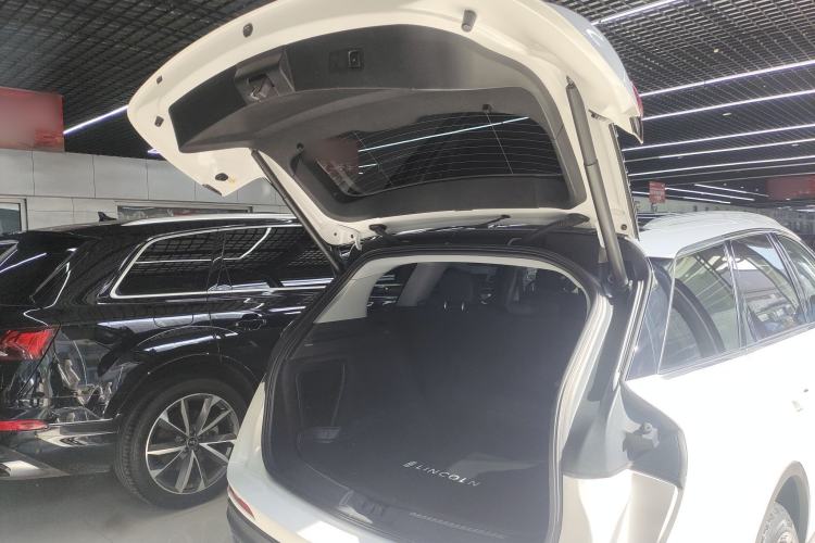 Used Lincoln Corsair 2022 2.0T Two-Wheel Drive Deluxe Edition Trunk