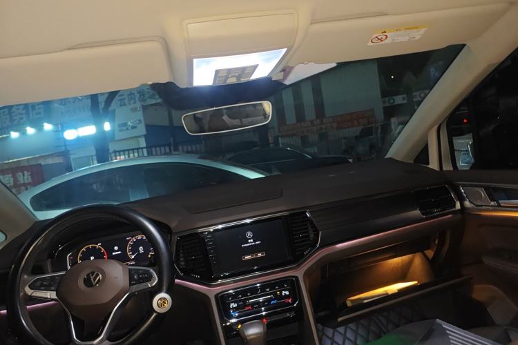 Used Volkswagen Viloran 2020 330TSI Luxury Edition Headliner