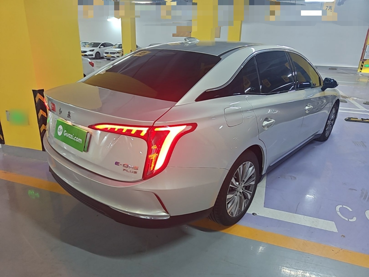 Hongqi E-QM5 2024 610 km PLUS — снимка 6