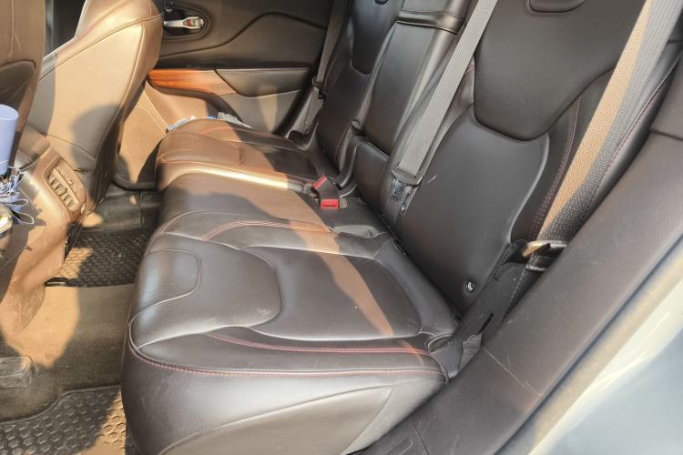 Used Jeep Cherokee 2014 3.2L High-Performance Version