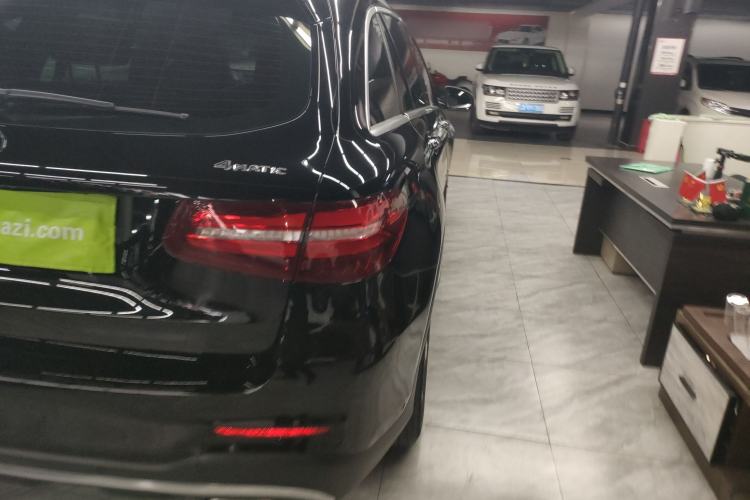 Used Mercedes-Benz GLC 2017 GLC 260 4MATIC Luxury Model Exterior 3