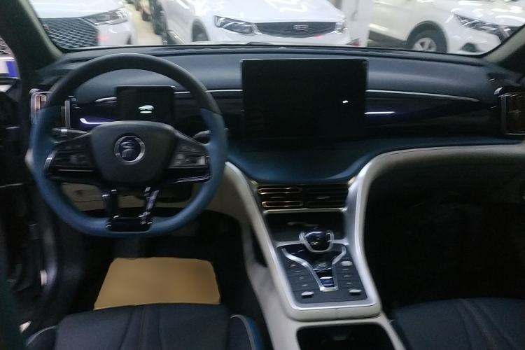 Used BYD Song Pro 2021 1.5T Automatic Xiaoyun Luxury Model Center Console