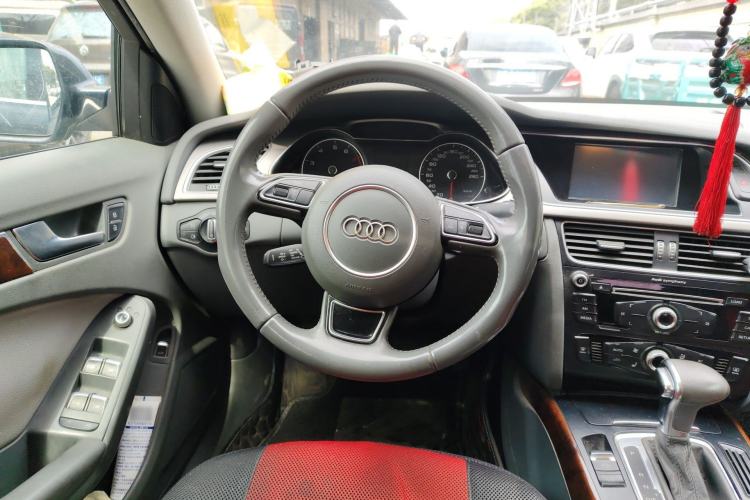 Used Audi A4L 2013 35 TFSI Automatic Standard Model Steering Wheel