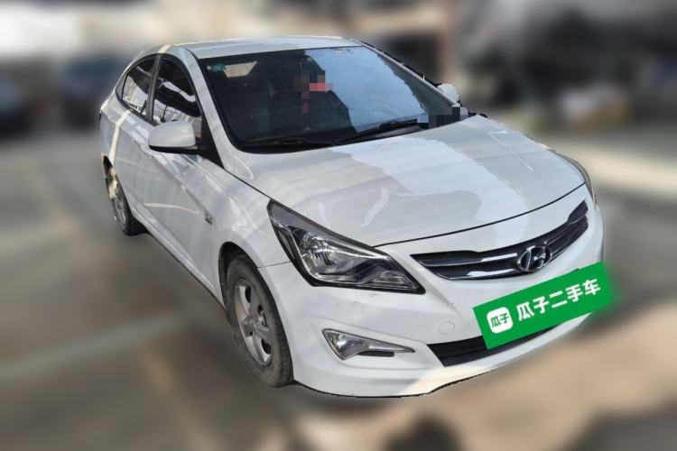 Used Hyundai Verna (older generation) 2014 1.4L Manual Smart GLS Trim Front Right 45 Deg