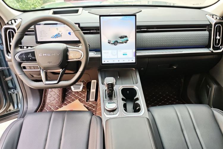 Used Chery Explore 06 2023 YUEYE Edition 1.6T Four-Wheel Drive Adventure Center Console