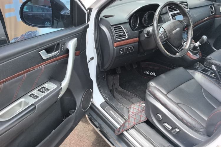 Used Haval H6 2015 Revised Version Sport Edition 1.5T Manual Transmission Two-Wheel Drive Elite Grade Driver Seat