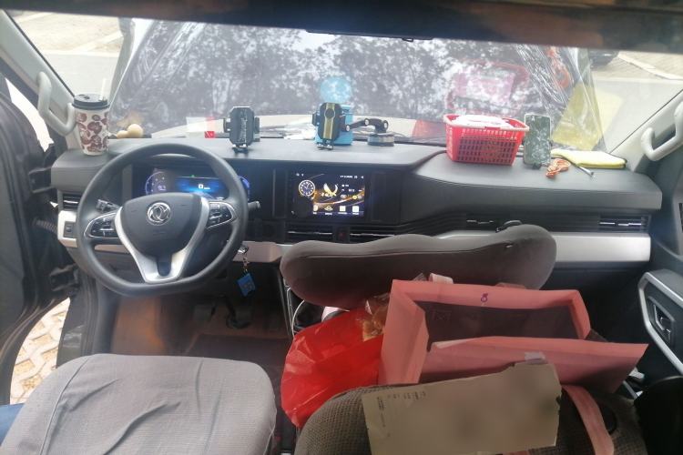 Used Dongfeng Yufeng 2023 V9+ 2.0T Manual Front-Wheel-Drive Multi-Function Mid-Roof Van with 7/8/9 Seats Center Console