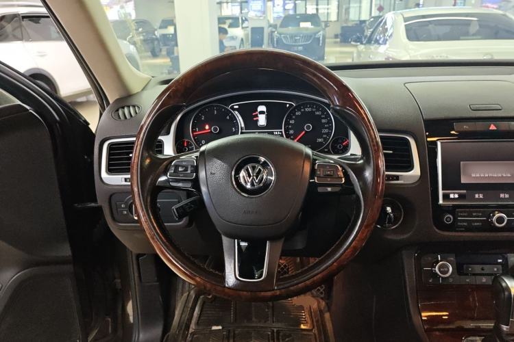 Used Volkswagen Touareg 2011 3.0 TDI Diesel Comfort Version Steering Wheel