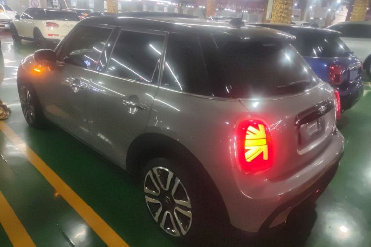 Used MINI MINI 2022 Updated 1.5T COOPER Artist Five-Door Edition
