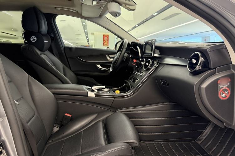Used Mercedes-Benz C-Class 2017 Facelift C 200 L Sport Edition Interior 4
