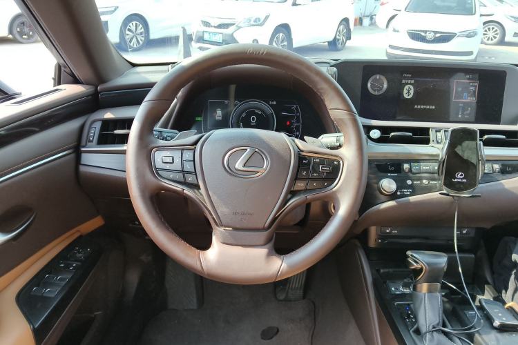 Used Lexus ES 2020 300h Premier Edition