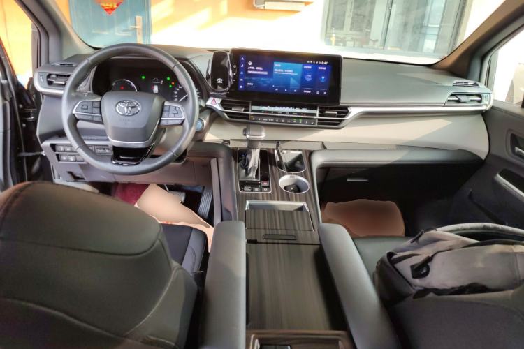 Used Toyota Granvia 2023 2.5L Hybrid Prestige VIP Edition
