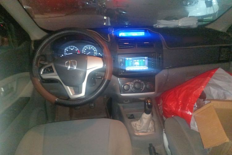 Used BAIC Weiwang M30 2015 1.5L Basic Version DAM15 Center Console