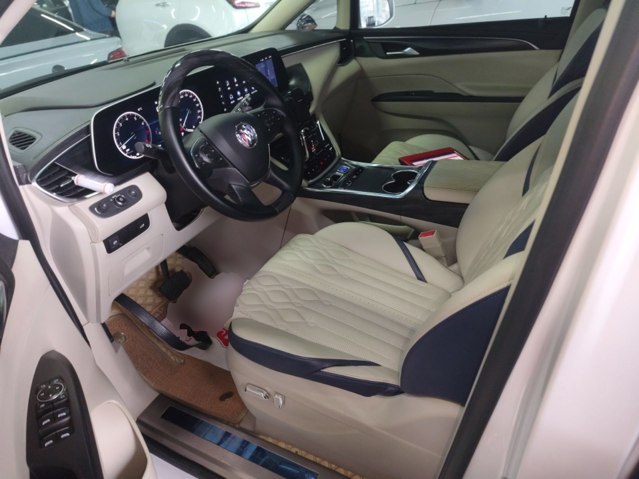 Переднее сиденье в автомобиле