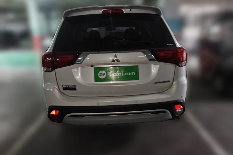Used Mitsubishi Outlander 2019 2.4L 4x4 Zhi Xiang Edition 5 Seats China V Emission Standard