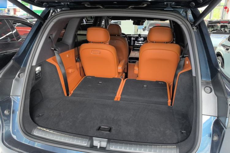 Used Hima AITO M8 2025 Model Pure Electric Max+ Six-Seat Four-Wheel-Drive Version Trunk