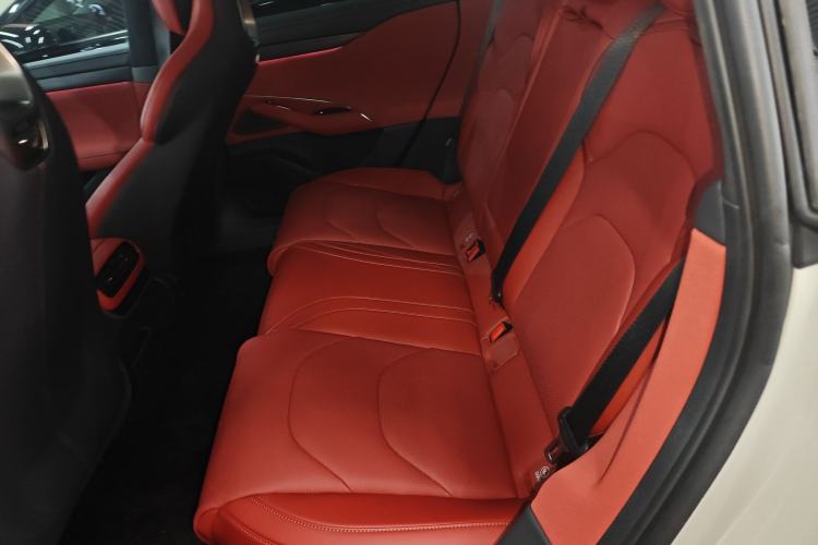 Used Xiaomi Auto SU7 2024 Four-Wheel Drive Ultra-Long Range Advanced Intelligent Driving Max Edition
