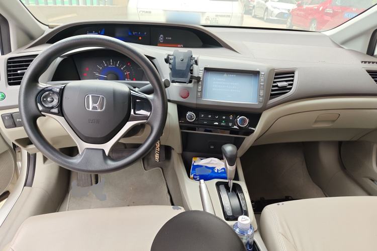 Used Honda Civic 2013 10th Anniversary 1.8L Automatic Comfort Version Center Console