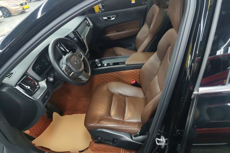 Used Volvo XC60 2024 B5 4x4 Smart Luxury Edition Left Front Seat