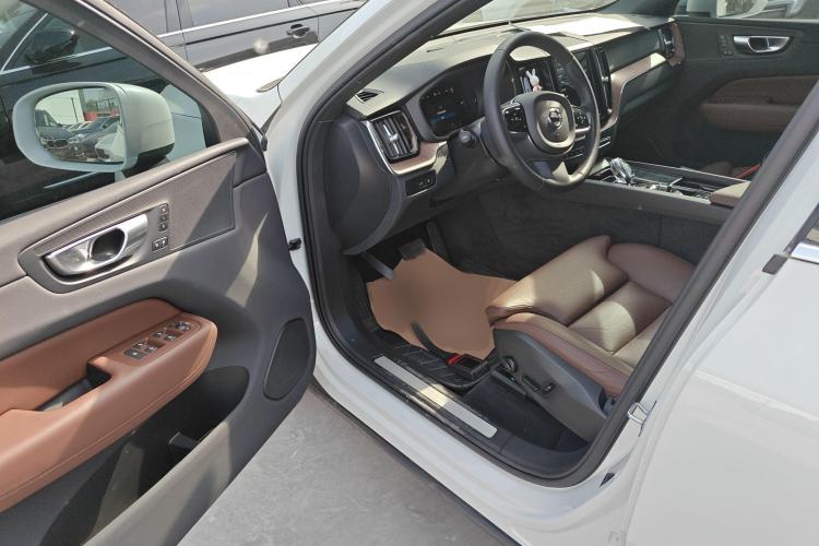 Used Volvo XC60 New Energy 2024 T8 Plug-in Hybrid Long-Range All-Wheel Drive Smart Luxury Edition
