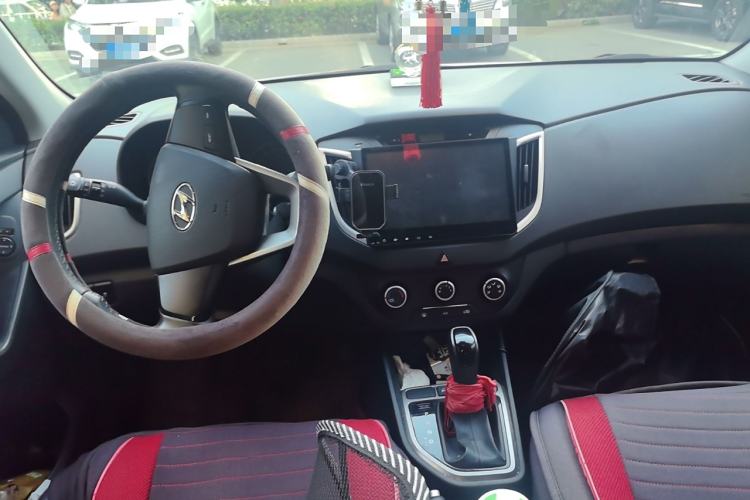 Used Hyundai ix25 2015 1.6L Automatic Two-Wheel Drive Smart GLS Trim Center Console