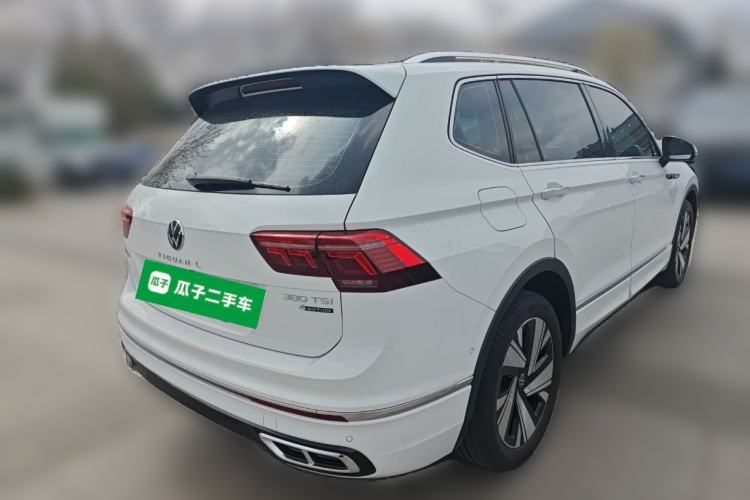 Used Volkswagen Tiguan L 2023 380TSI Automatic All-Wheel Drive R-Line Enhanced 7-Seater Rear Right 45 Deg