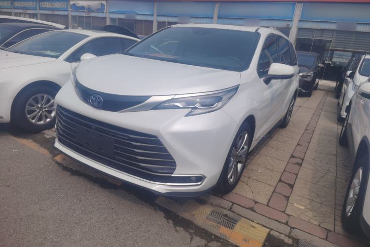 Used Toyota SIENNA 2023 2.5L Hybrid Deluxe Edition