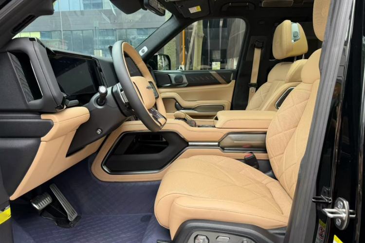 Used Formula Leopard 8 2025 Smart & Brave Flagship Edition 7 Seats Interior 3