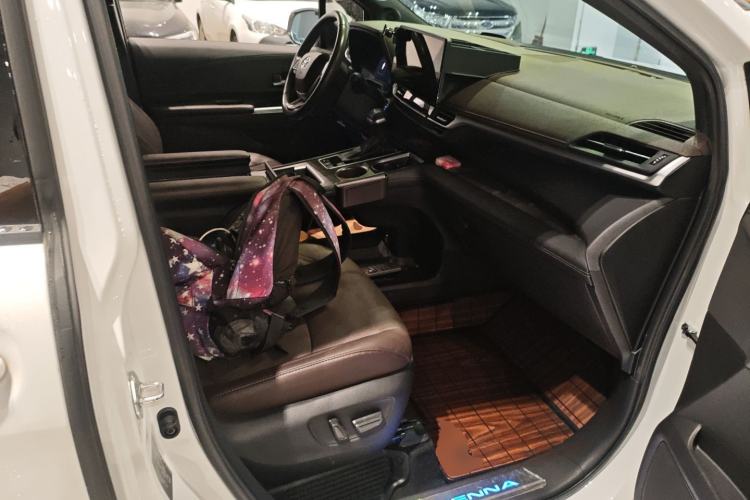 Used Toyota SIENNA 2021 2.5L Hybrid Platinum Edition Right Front Seat