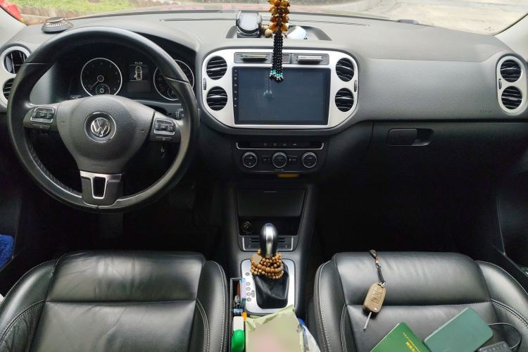 Used Volkswagen Tiguan 2017 300TSI Automatic Two-Wheel Drive Silk Road Comfort Edition Center Console