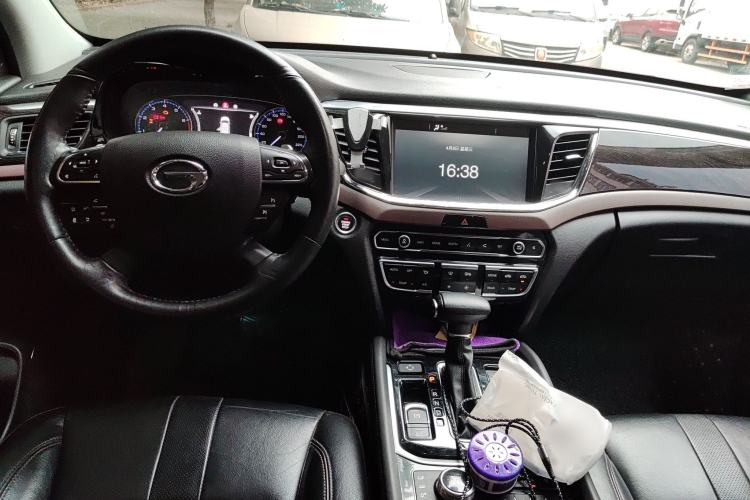 Used GAC Trumpchi GS8 2017 320T Four-Wheel Drive Luxury Smart Connectivity Version (7 Seats) Interior 2