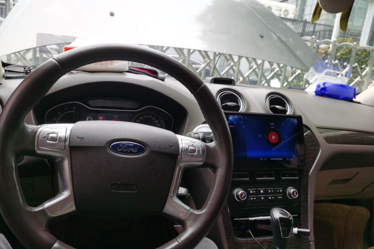 Used Ford Mondeo 2011 2.0L GTDi 200 Fashion Edition Center Console