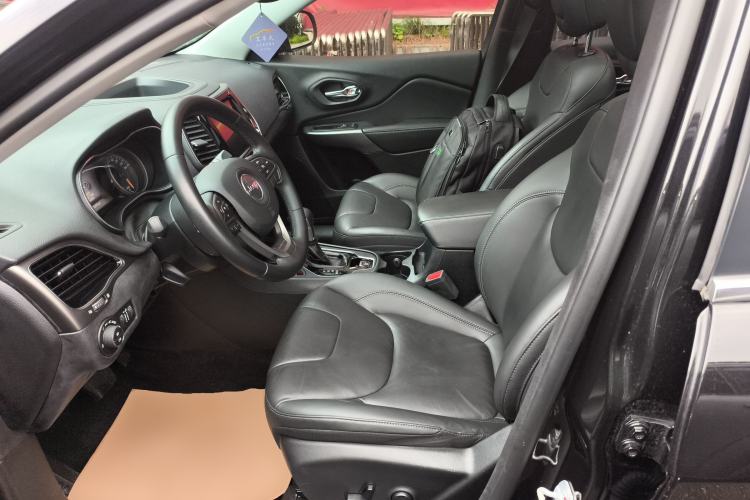 Used Jeep Cherokee 2019 2.0T Two-Wheel Drive Smart Enjoyment Version China V