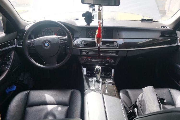 Used BMW 5 Series 2013 525Li Luxury Model Center Console