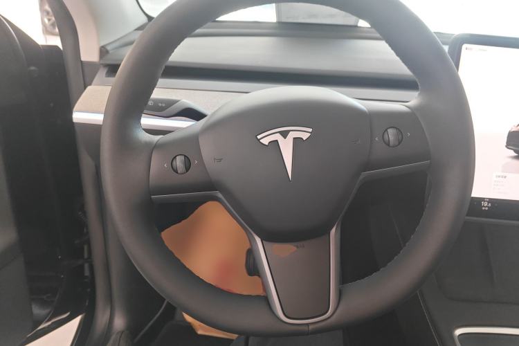 Used Tesla Model Y 2023 Long-Range All-Wheel-Drive Version
