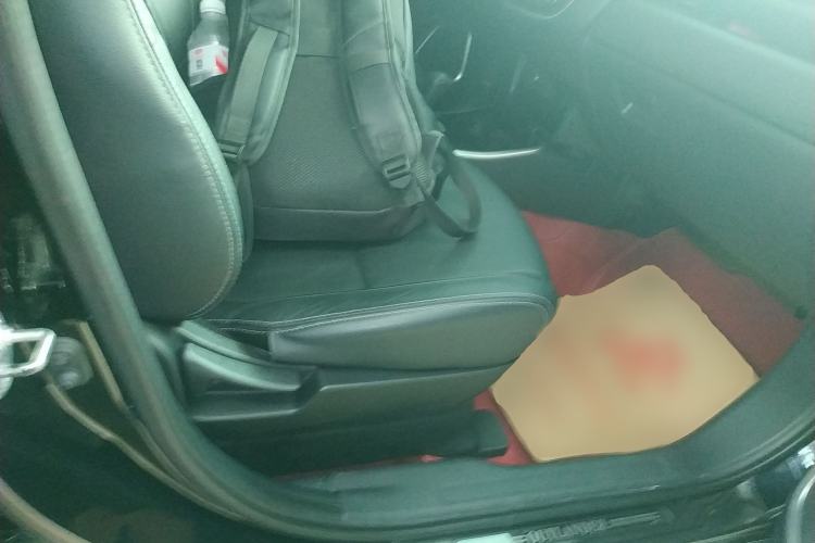 Used Mitsubishi Outlander 2017 2.0L Two-Wheel Drive Glory Edition 5 Seats Right Front Seat