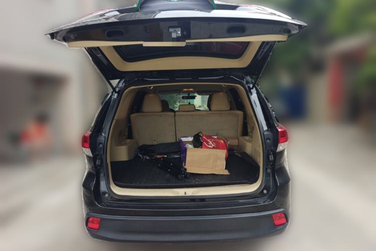 Used Toyota Highlander 2018 2.0T Two-Wheel Drive Elite Edition 5 Seats Emission Standard China V Trunk