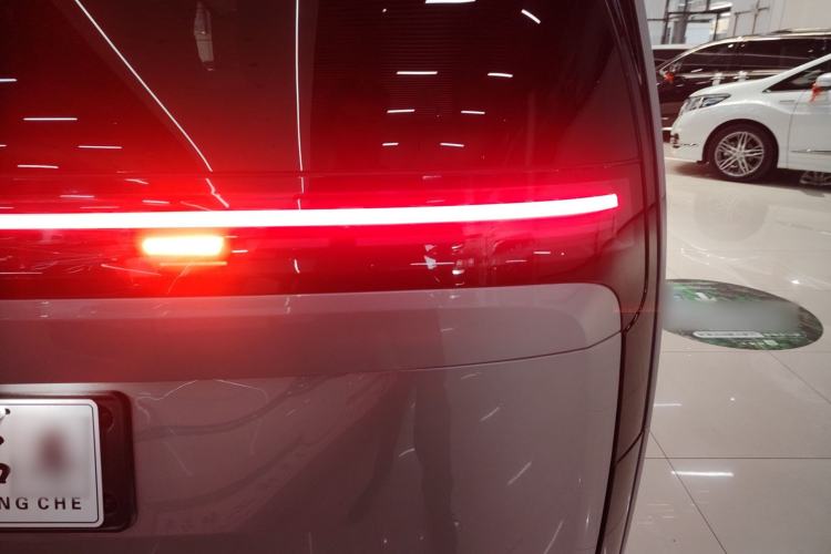 Used Li Auto MEGA 2024 Ultra Model
