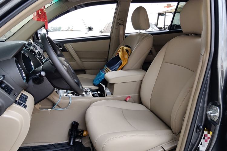 Used Toyota Highlander 2012 2.7L Two-Wheel Drive 7-Seater Elite Edition Left Front Seat