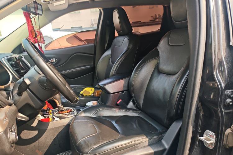 Used Jeep Cherokee 2017 2.0L Superior Edition