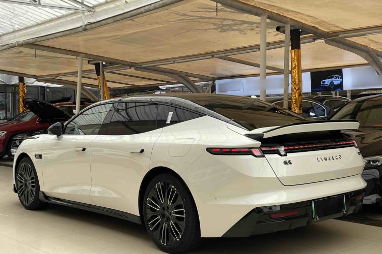 Used Lynk & Co 10 EM-P 2025 Facelifted Model 240 All-Wheel Drive Ultra Exterior 5