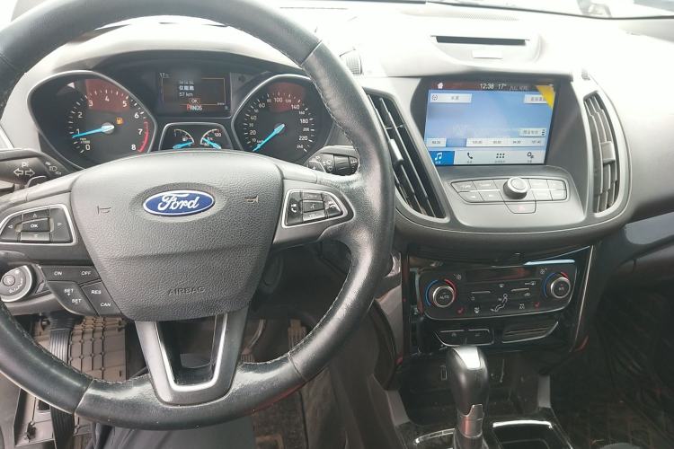 Used Ford Kuga 2017 EcoBoost 180 Two-Wheel-Drive Luxury Wing Edition Center Console